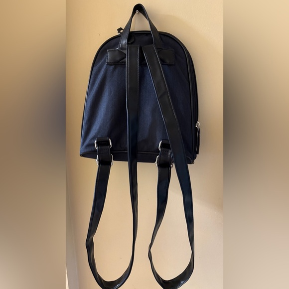 Roots black mini back-pack with additional carry handle - Picture 3 of 7